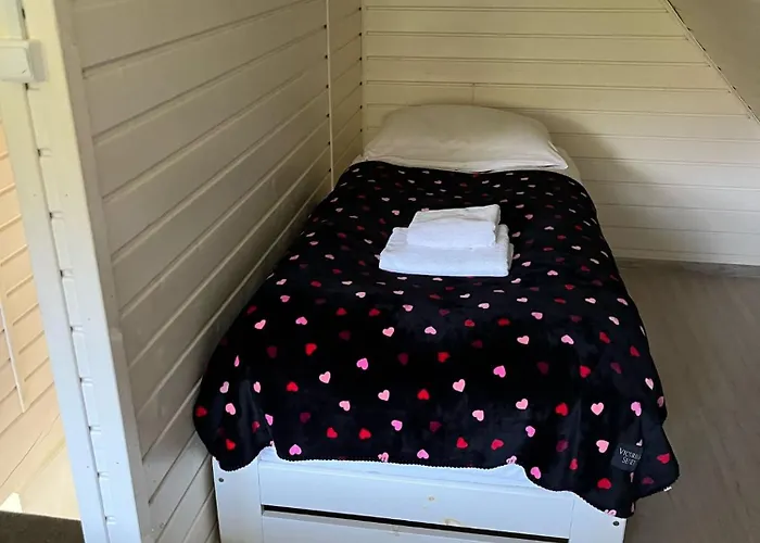 Nad Jeziorem Kazub Domek letniskowy *